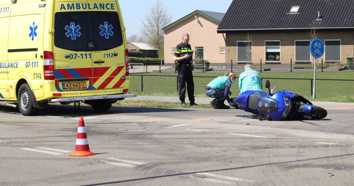 Motorrijder gewond na botsing met auto in Barneveld.