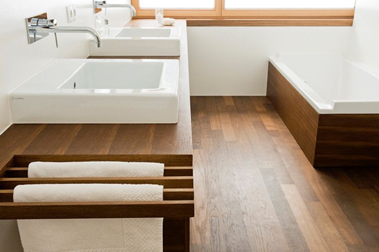 hout voor een gezellige badkamer de morgen