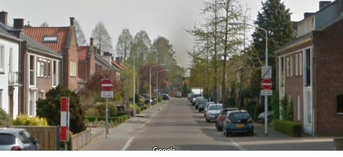 De Mgr. Van Kesselstraat in Vlijmen. De straat gaat op de schop, onder meer voor nieuwe riolering. Ook wordt de straat smaller, om het eenrichtingsverkeer te bevorderen.