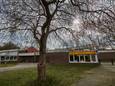 Dr. J. v.d. Hoevenschool in Epse. In het gebouw zit ook een kinderdagverblijf met buitenschoolse opvang van Partou.