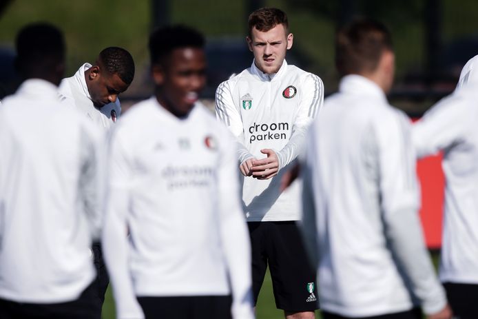 George Johnston (m) kwam nog niet in actie voor Feyenoord.