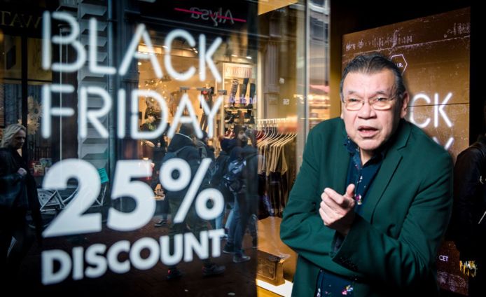 Roy Grünewald vindt Black Friday maar niets.