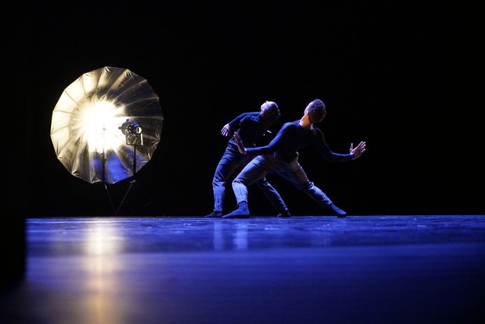 Holland Dance Festival in Tilburg. ' O' door Aterballetto. Een choregrafie van Philippe Kratz