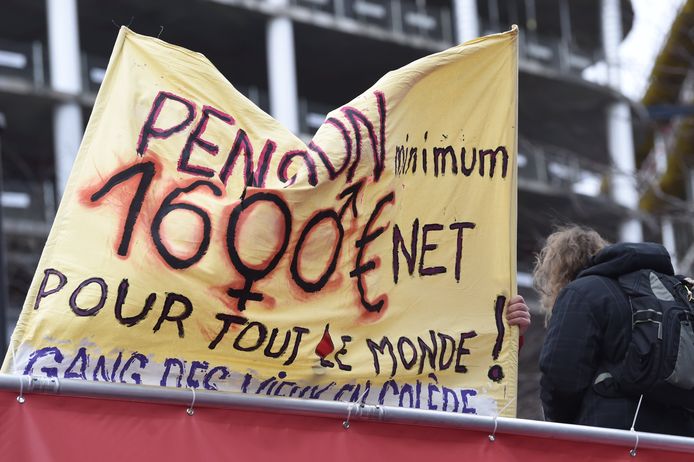 Een minimumpensioen van 1.600 euro voor iedereen, aldus het opschrift op een spandoek in de demonstratie.