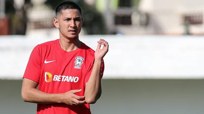 Rijkste voetballer ter wereld zit opeens zonder club