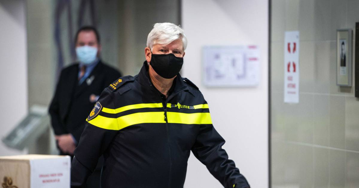 Volgens helpt de brandweer de ambulancedienst bij afhijsingen en reanimaties van covid patiënten...