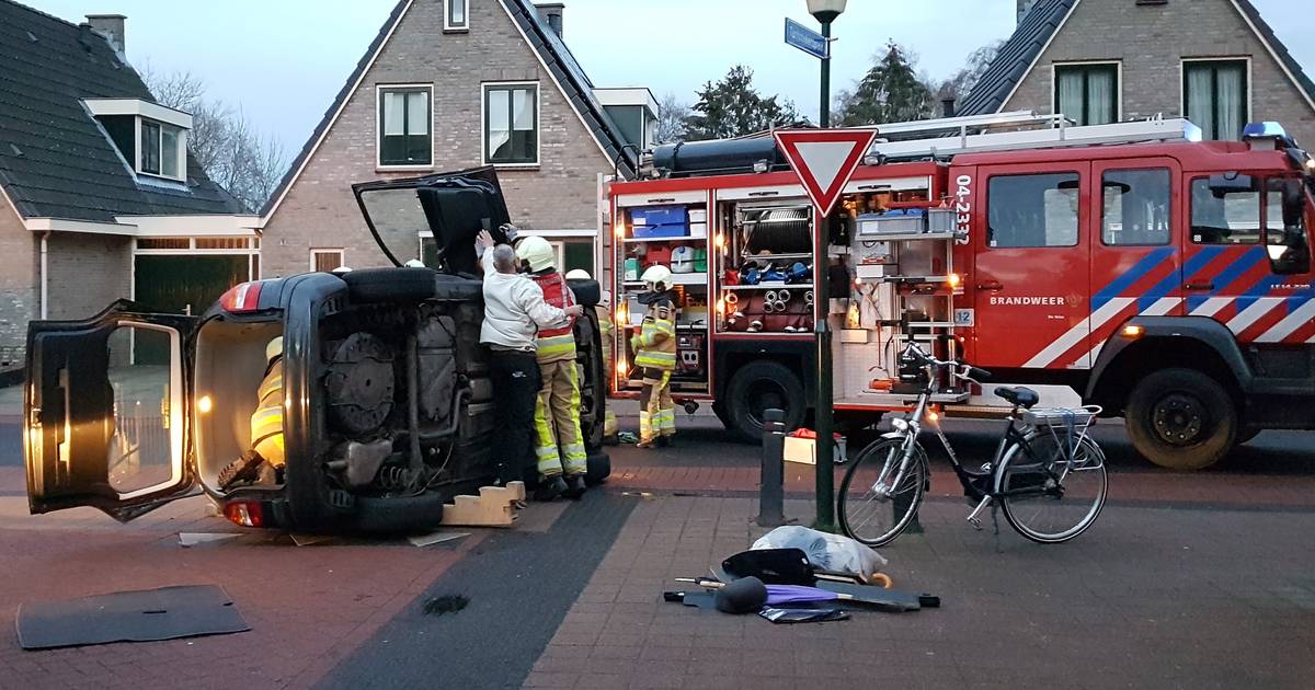 Brandweer moet automobilist bevrijden bij ongeluk in De Krim.