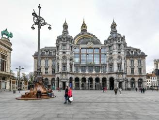 Stad Antwerpen wil Koningin Astridplein opnieuw heraanleggen: “Auto- en busverkeer zoveel mogelijk weren op het plein”