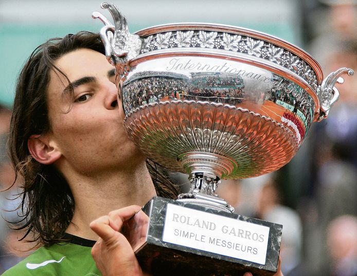Rafael Nadal wint in 2005 voor het eerst Roland Garros, tevens zijn eerste grandslamtitel.