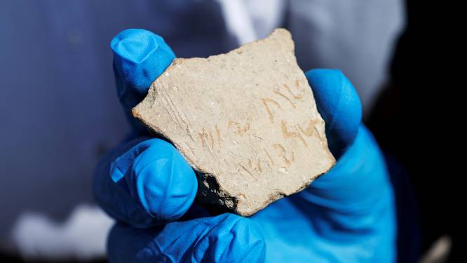 Foutje van archeologen: ‘eeuwenoude’ inscriptie op potscherf blijkt recent aangebracht