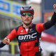 Van Avermaet grijpt macht in Tirreno: rit én leiding na bloedstollende sprint tegen Sagan