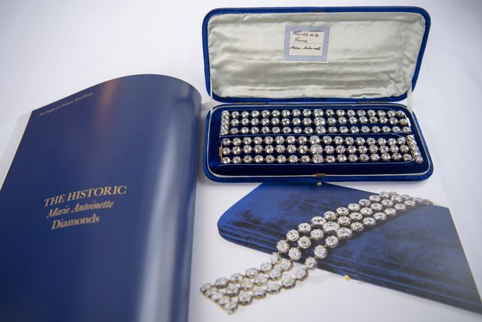 Diamanten van koningin Marie-Antoinette verkocht.