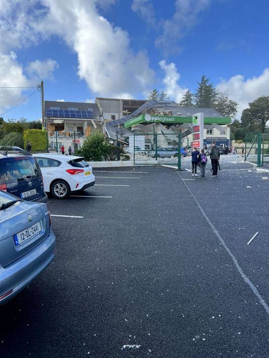 La situazione dopo la devastante esplosione in un distributore di benzina nel villaggio irlandese di Krislov.