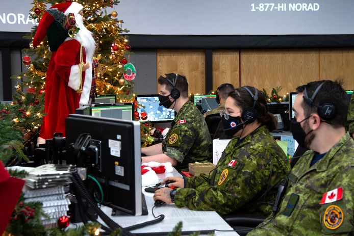 Vanuit het NORAD wordt de locatie van de Kerstman goed in de gaten gehouden.