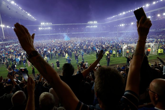 Goodison Park beleefde een avond om nooit meer te vergeten: van 0-2 naar 3-2 tegen Crystal Palace en zeker van het behoud.