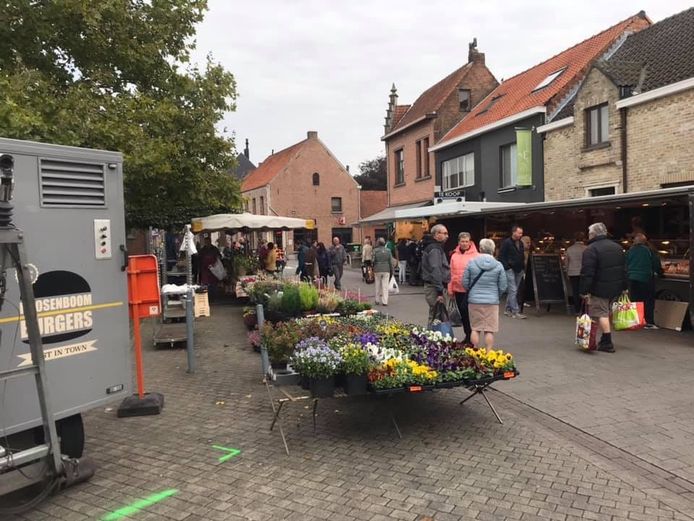 eerste-markt-verloopt-succesvol-op-tweebruggenplein-hamme-hln-be