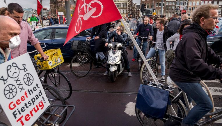 De fietsdemonstratie wekte vooral ergernis bij andere verkeersdeelnemers. Beeld Rink Hof