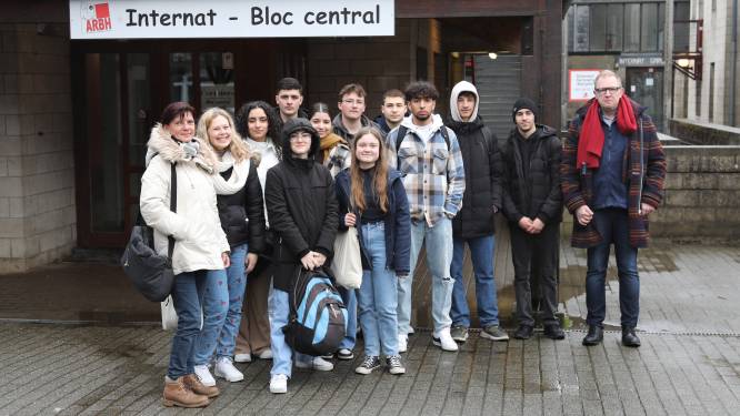 Leerlingen GO! Atheneum Denderleeuw week op bezoek in Waalse school Athénée Royal Bastogne: “Leven op internaat is vrij streng, maar we hebben fantastische herinneringen gemaakt”