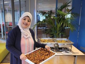 Zahia (43) ‘vergat’ heftige heimwee door haar eigen cateringbedrijf: ‘Duizend hapjes? Geen probleem’