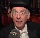 ▶ Walter De Donder reageert op brandstichting Bilzen in Samson & Gert-kostuum