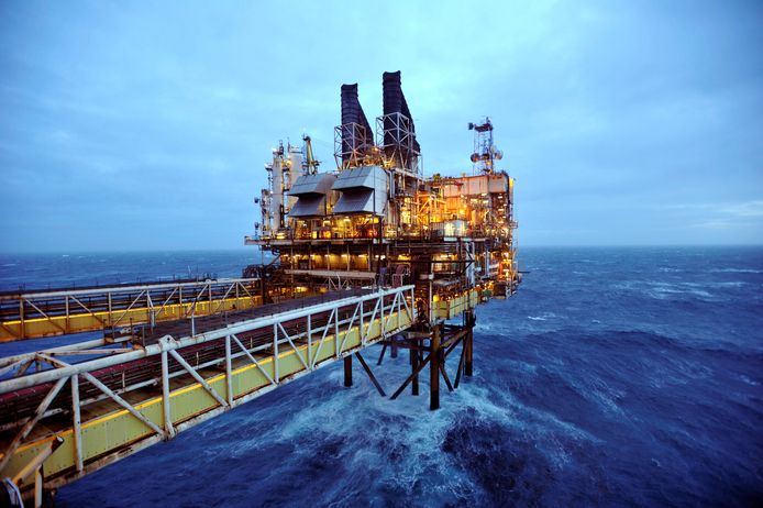 Het olieplatform staat zo’n 75 kilometer verwijderd van de Shetland-eilanden.