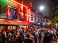 Het was zaterdag 26 juni gelijk een drukte van belang in de Alphense Julianastraat, toen de cafés, discotheken en nachtclubs na een lange periode eindelijk weer open mochten.