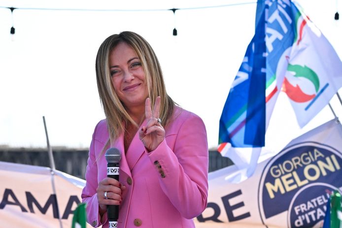 Giorgia Meloni op een rally voor de verkiezingen in Napels.