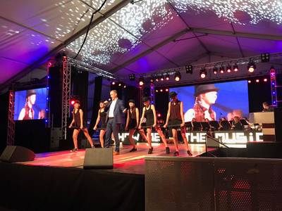 Met ‘Show me the Music’ presenteert St. Henricus uit Rossum een muzikaal spektakelstuk in Stoer-tent