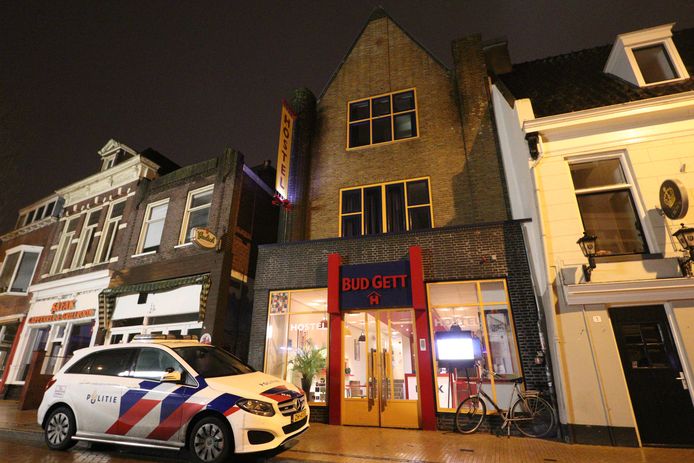 Een hostel in Groningen werd woensdagmorgen overvallen.