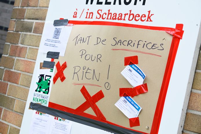 Фотография работы на заводе по розливу вина Delhaize в Коббегеме (Ассе) в пятницу.