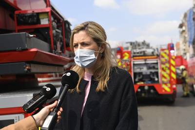 La ministre Verlinden à la rencontre des pompiers et des sinistrés: “Il n'y avait qu'un seul lit en soins intensifs disponible à Bruxelles”