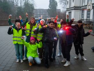 Leerlingen Sint-Jozef organiseren verkeersacties en delen lichtjes uit
