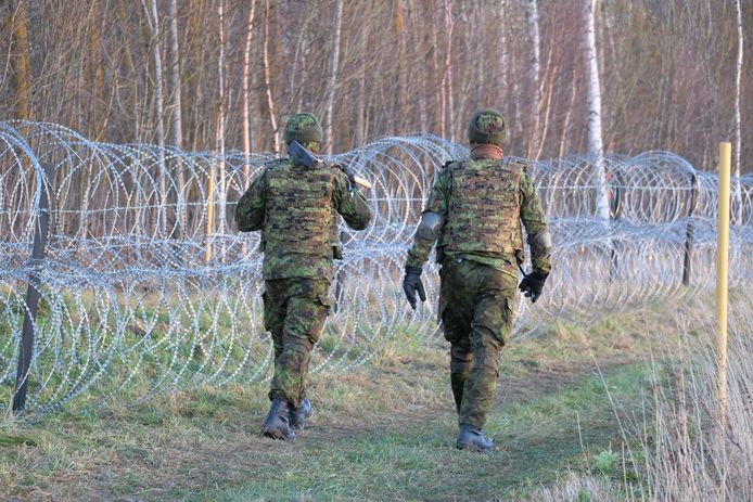 Estse soldaten aan de grens met Rusland.