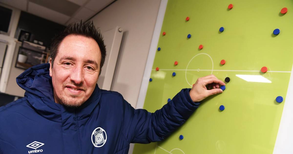 Na Japanse jaren is ervaren amateurvoetbaltrainer nu neergestreken in Nieuwkuijk: ‘Dankzij een fanta
