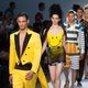 Grapjurken op de catwalk: de komende winter mag er gelachen worden