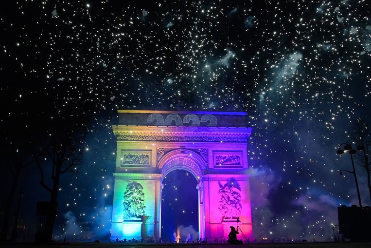 Vuurwerk aan de Arc De Triomphe. Beeld Photo News