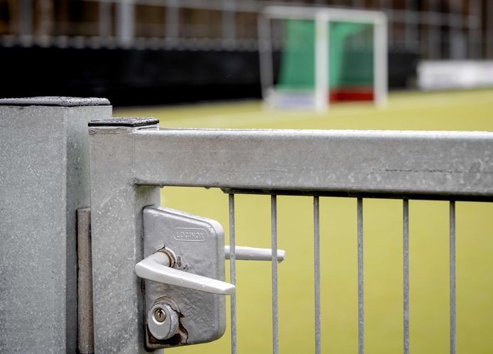 De KNHB heeft de deur voor een groot deel van de hockeycompetities dichtgegooid. Alleen de Hoofdklasse Dames en Tulp Hoofdklasse Heren worden afgemaakt.