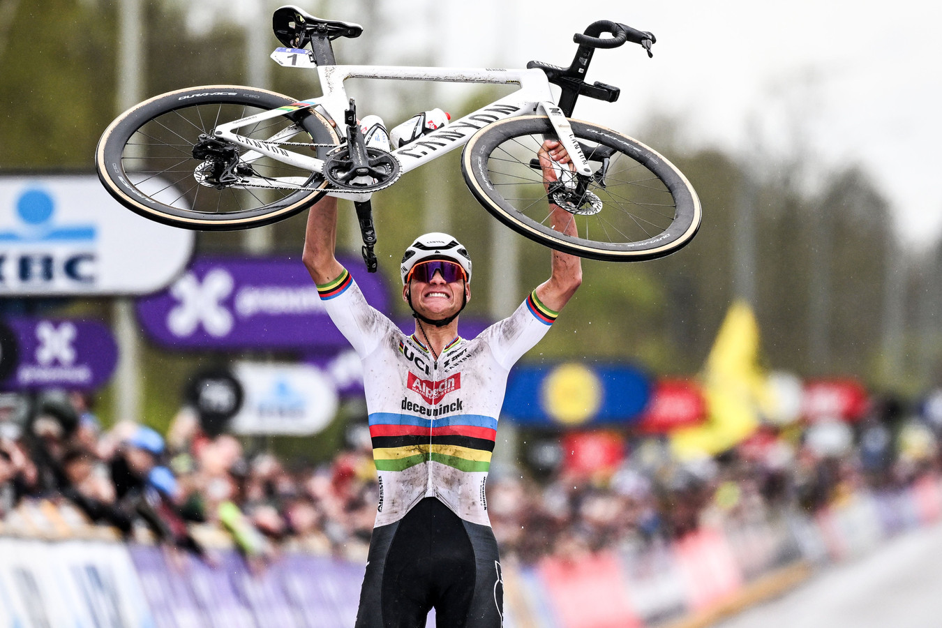Magistrale Mathieu van der Poel maakt favorietenrol waar ...