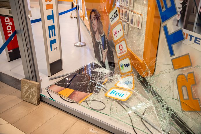 Bij telefoonwinkel Ritel werden iPhones gestolen.