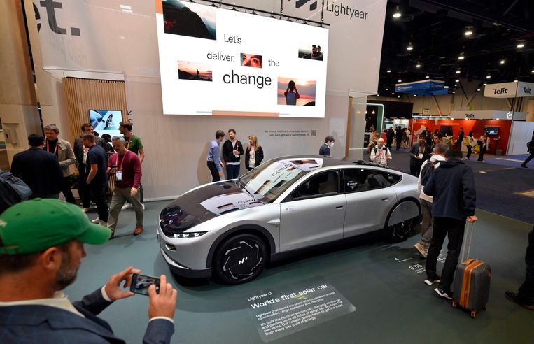 De Nederlandse zonneauto Lightyear 0. Het bedrijfsonderdeel achter deze auto, Atlas Technologies,  ging onlangs failliet. Beeld Getty Images via AFP