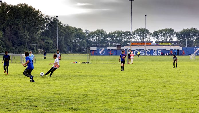 Het complex van OSC'45 in sportpark De Hambaken, volgend seizoen ook thuishaven van TGG en wellicht de nieuwe fusieclub.
