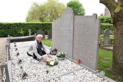 Corry (75) komt in actie voor kindermonumentje op kerkhof: ‘Deze kinderen mogen niet vergeten worden
