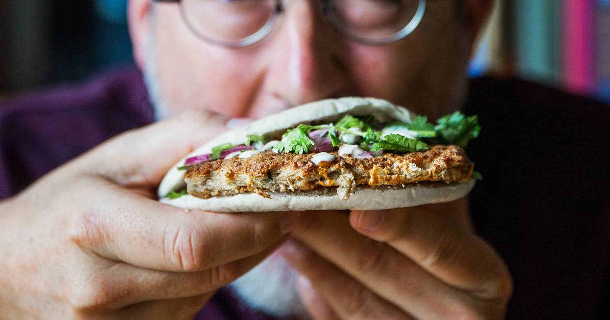 Ronald Giphart Maakt Pitabroodjes Voor De Vrede Koken Eten Ad Nl