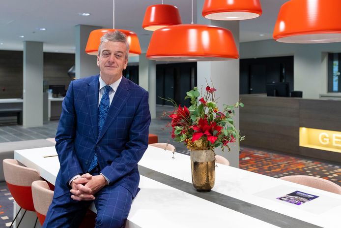 Fons Naterop in het gemeentehuis in Boxtel.