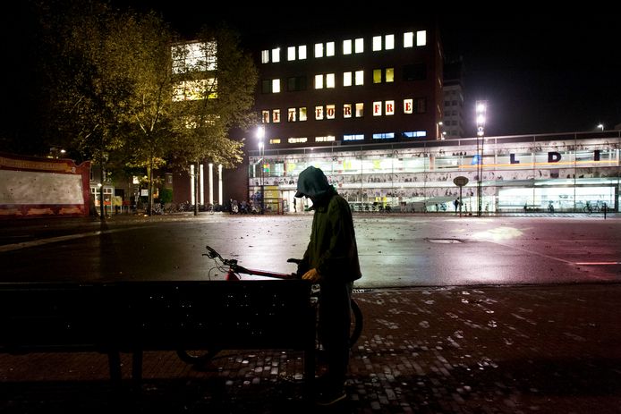 Het slachtoffer werd naar de Beestenmarkt in Deventer gelokt.
