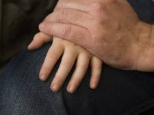 ‘Verkrachtende vader vergreep zich ook aan kleindochter’, helft van gezin doet aangifte