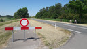 Afgesloten fietspad tussen Terneuzen en Sluiskil, waardoor fietsers aan de oostkant van de hoofdweg in twee richtingen moeten rijden.