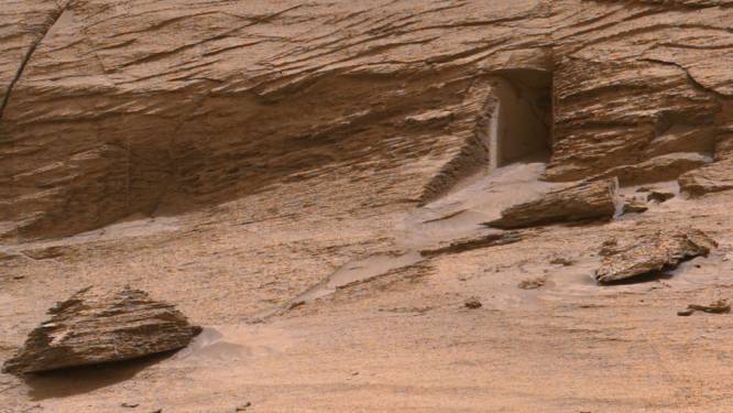 Une étrange “porte” repérée sur Mars