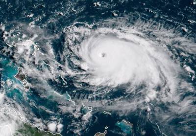 L'ouragan Dorian change légèrement de trajectoire et pourrait épargner la Floride