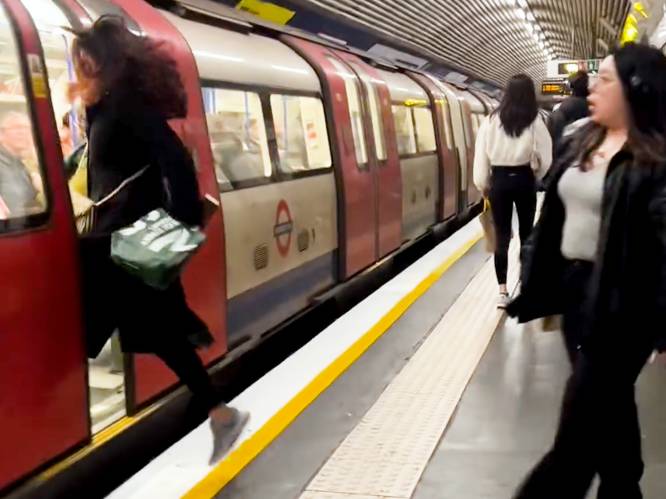 "Oeps!" Gênant incident op Londense metro gaat viraal